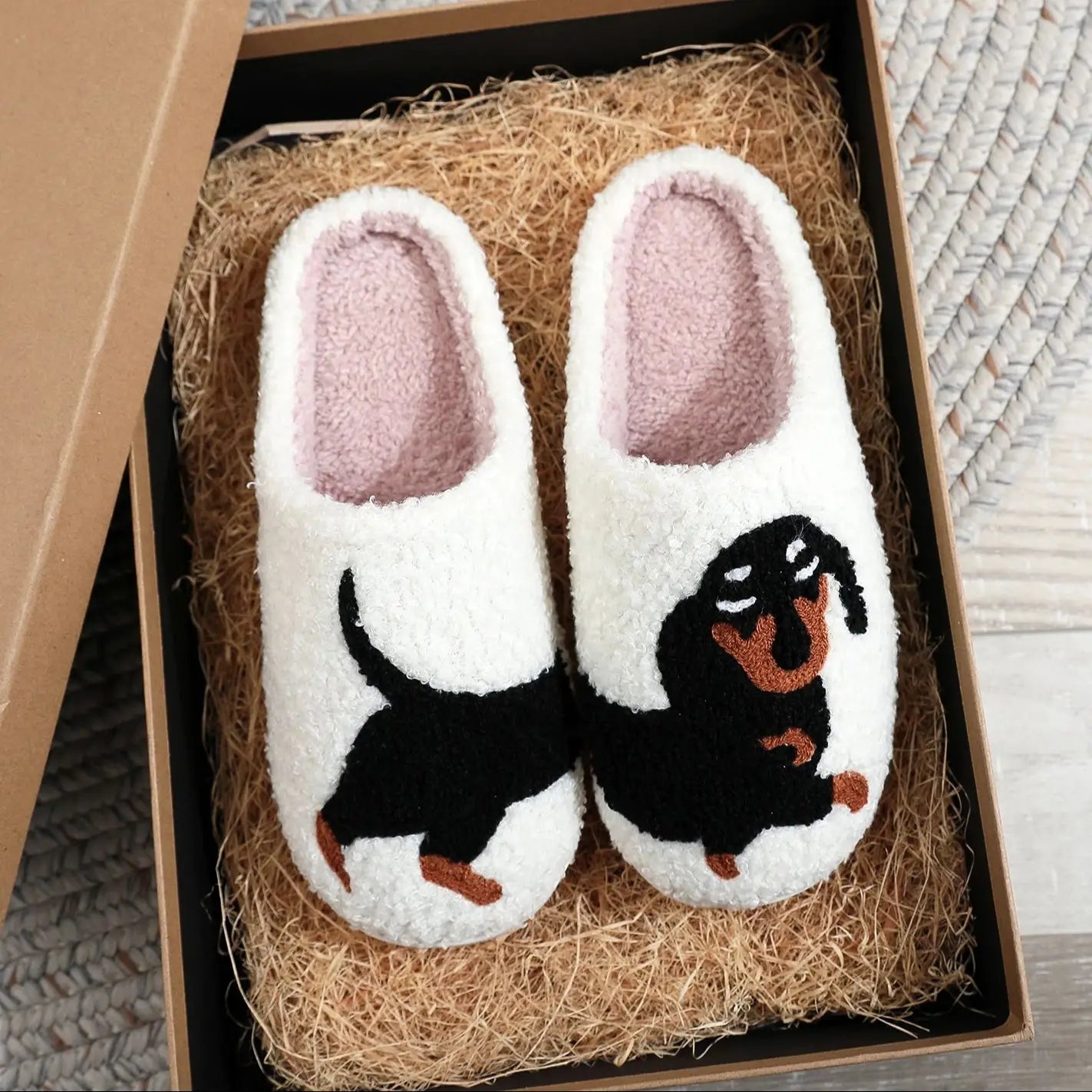 Pantuflas de Peluche con Diseño de Perro Salchicha 🐶💖