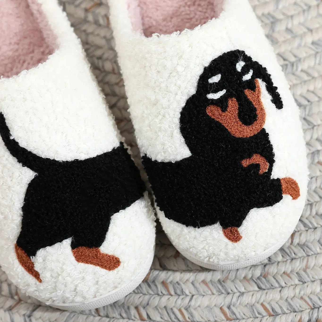 Pantuflas de Peluche con Diseño de Perro Salchicha 🐶💖